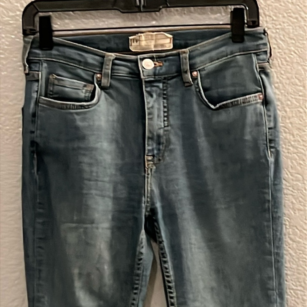 Free People Dark Wash High Rise Busted Knee Distressed Skinny Jean Size 27 - Picture 3 of 6